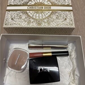 Super good condition of cosmetic bundles